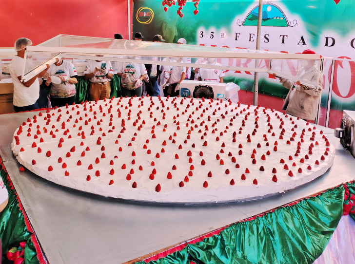 Torta Gigante da Festa do Morango